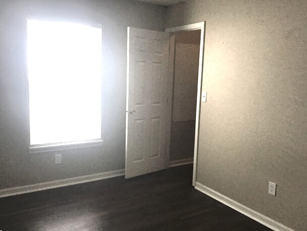 Building Photo - 15401 Ten Point Dr