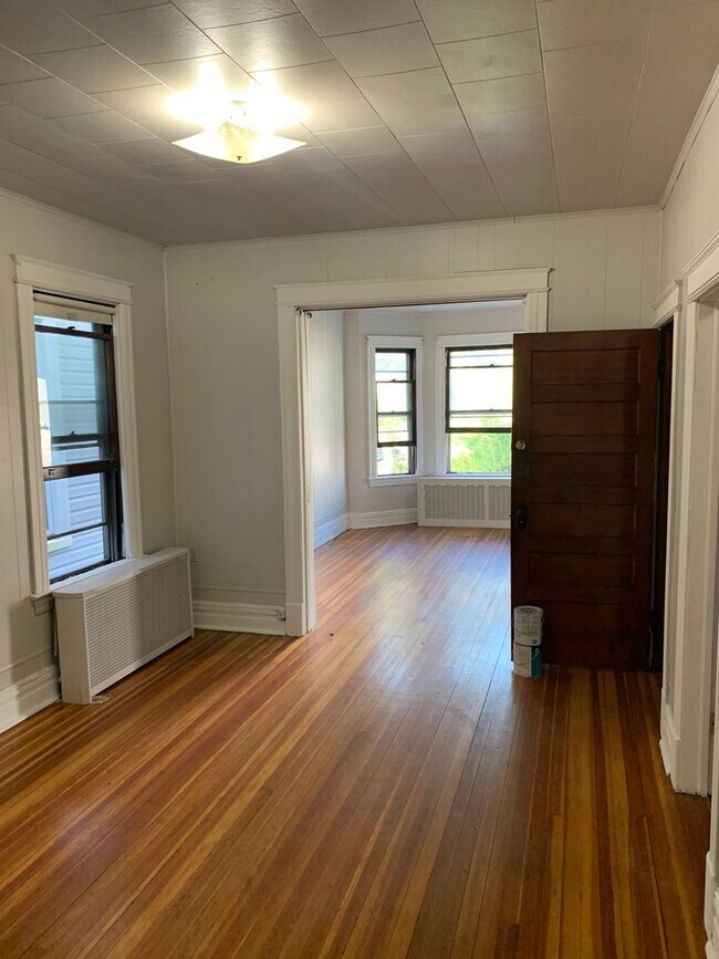 Building Photo - 448 Yates St