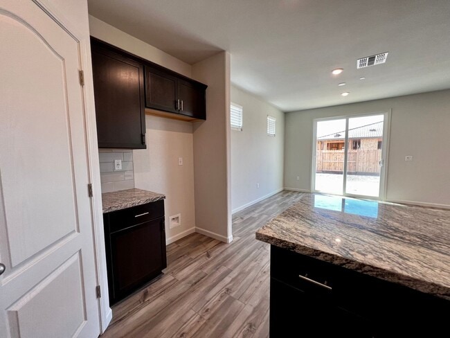 Building Photo - 2035 Greenbriar Dr