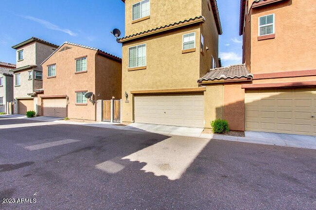 Building Photo - 1927 N 78th Dr