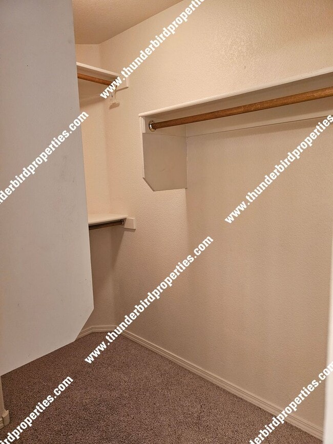 Building Photo - Gated Community available NOW!