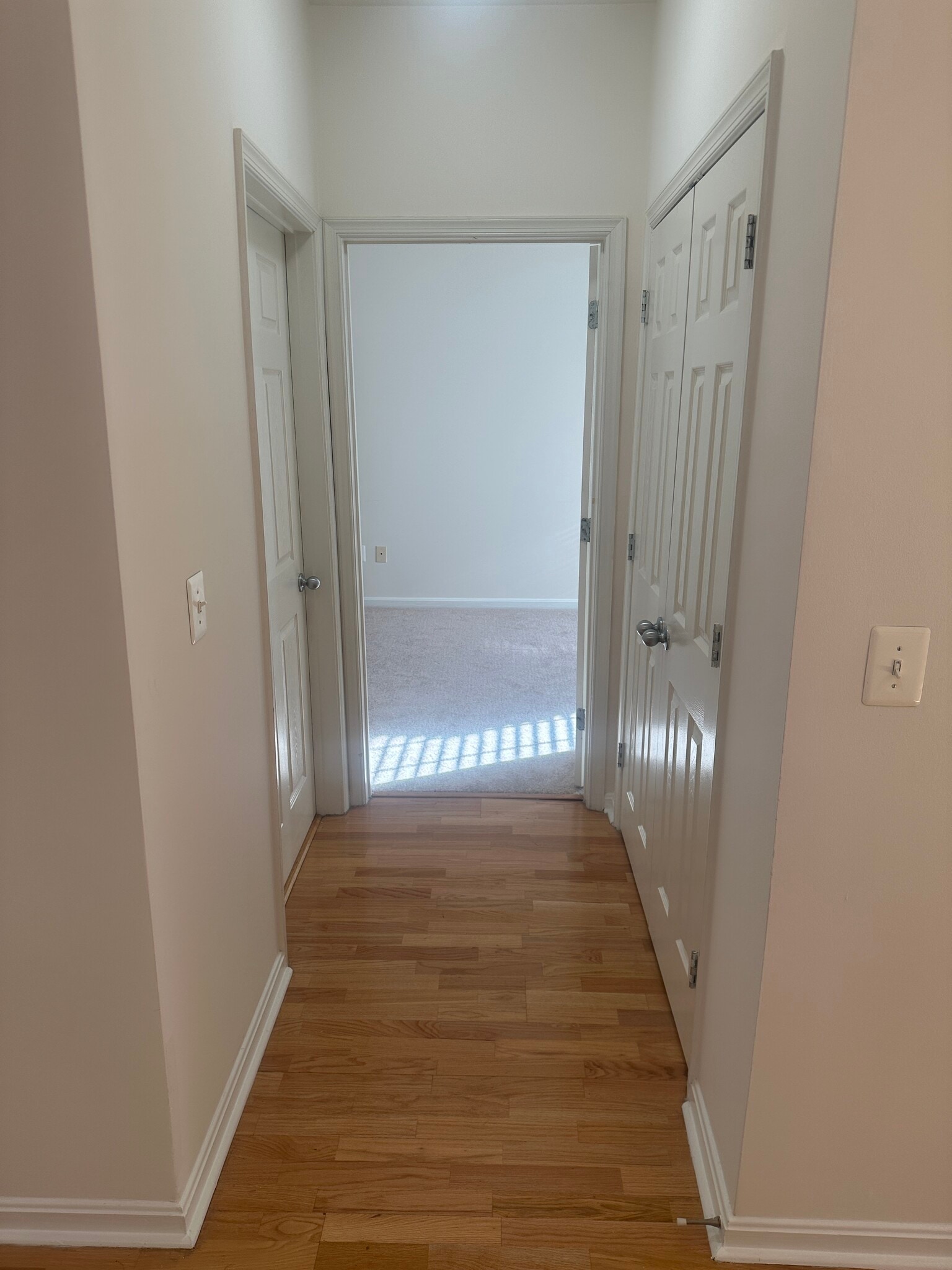 Hallway to 2nd BR - 4860 Eisenhower Ave