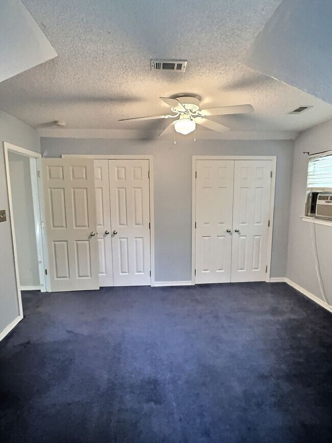 Building Photo - 9301 Blueberry Dr