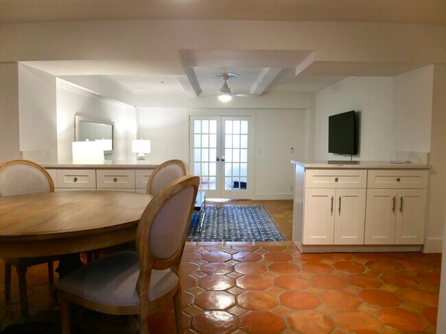 Building Photo - 235 Sunrise Ave