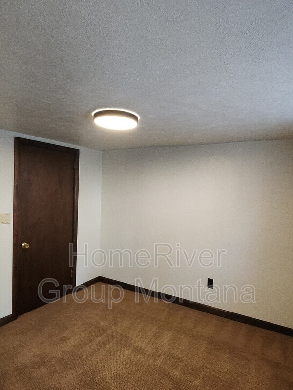 Building Photo - 724 Strand Ave