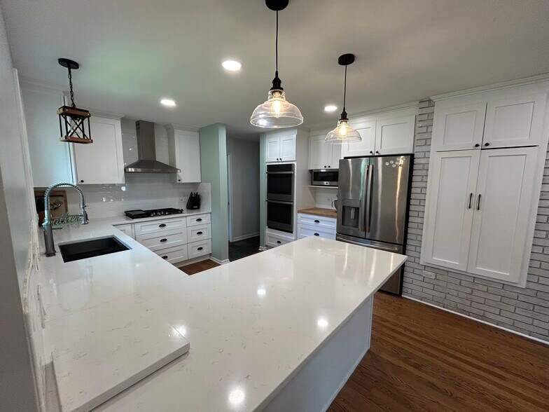 Kitchen - 1001 Eddy Ct
