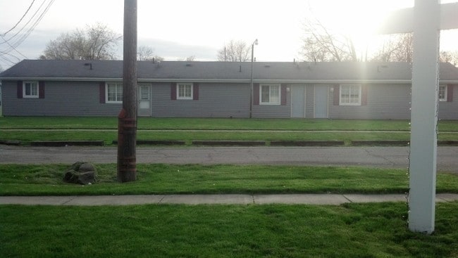 Building Photo - 583 Tyler St
