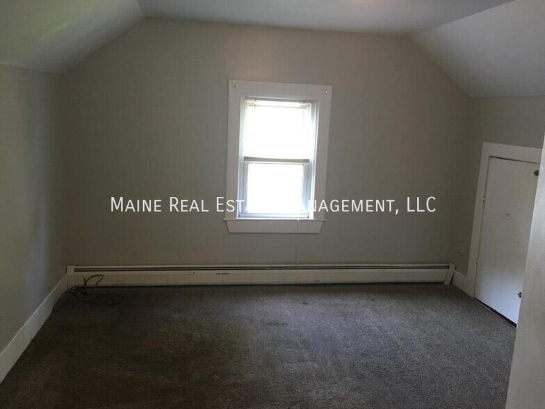 Building Photo - 207 S Main St