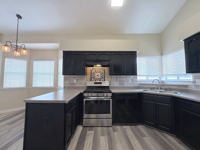 Building Photo - East El Paso Split Tri-Level 3 bed/2 bath Refrig A/C with bonus loft!