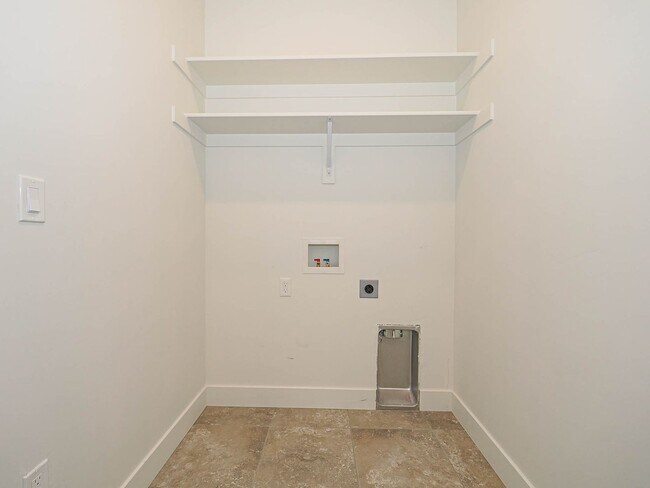 Building Photo - 3 Bedroom, 2.5 Bathroom in South Jordan