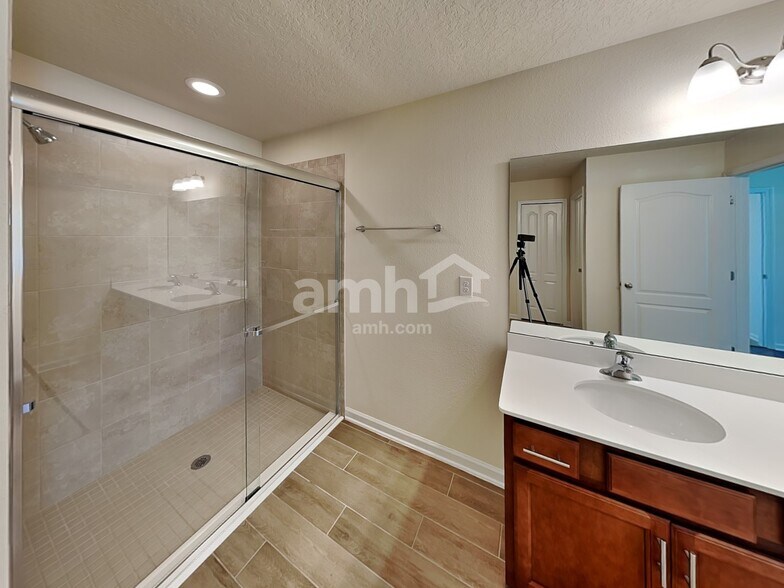 Building Photo - 40 N Hamilton Springs Rd