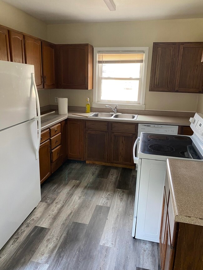 Building Photo - 720 3rd St N