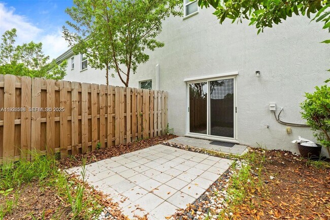 Building Photo - 2668 SE 19th St