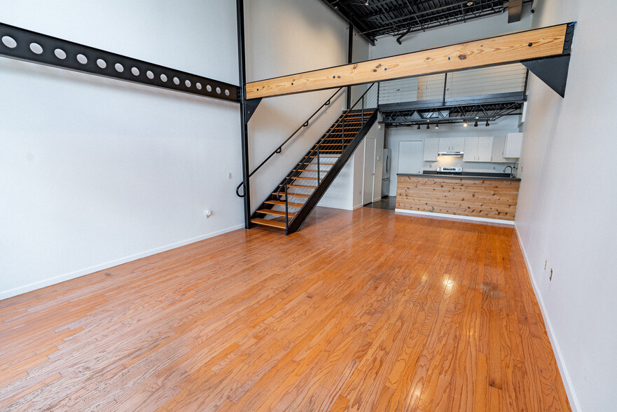 Open floor plan - Loft D - 112 S 12th St