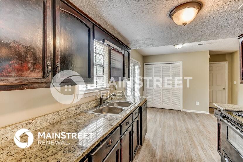 Building Photo - 904 Pine Forest Cir