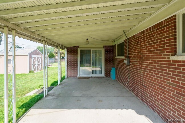 Building Photo - 13103 Iowa Dr