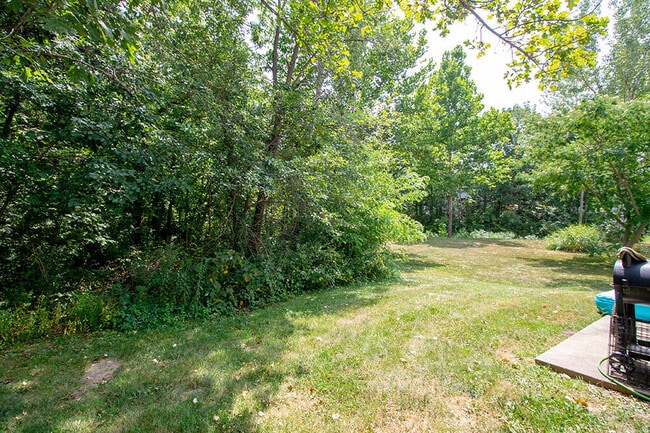 Building Photo - 5567 Pinehurst Ln