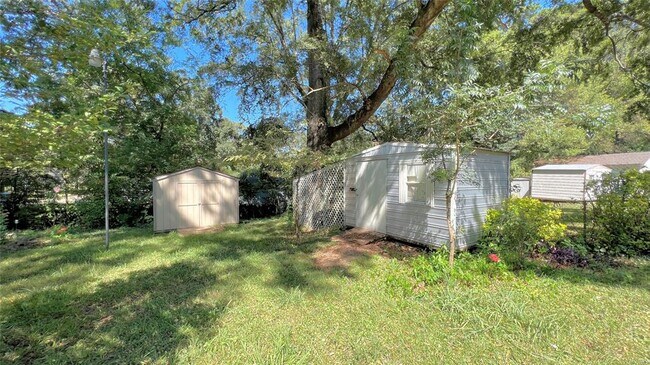 Building Photo - 804 Hillman St