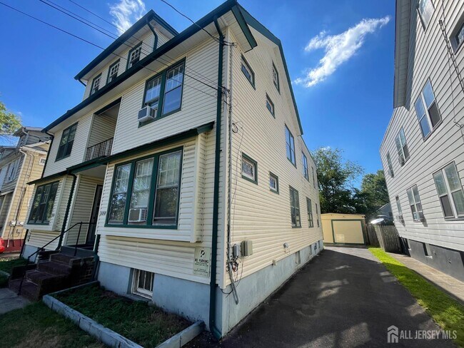 Building Photo - 308 S 3rd Ave