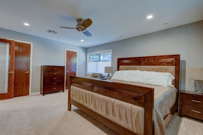 Building Photo - 668 S Ripple Creek Dr
