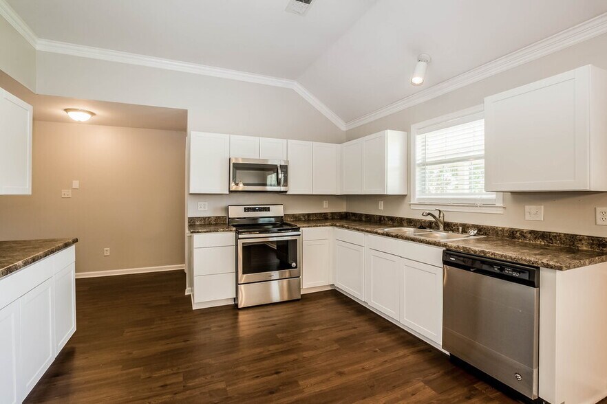 Building Photo - 6906 Greyhawk Cove N