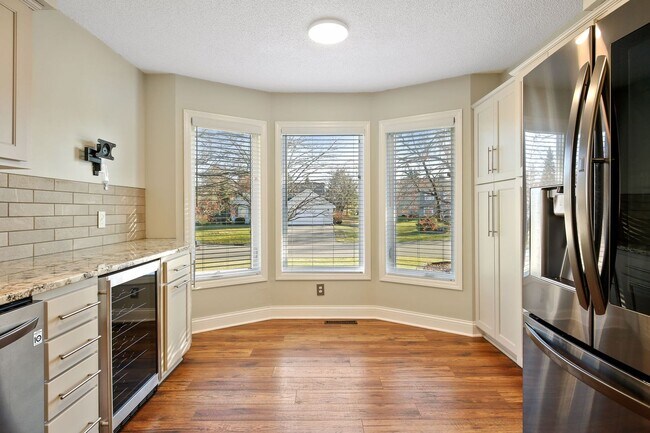 Building Photo - Pet-Friendly 3BR, 1/3.4 Home in Apple Vall...