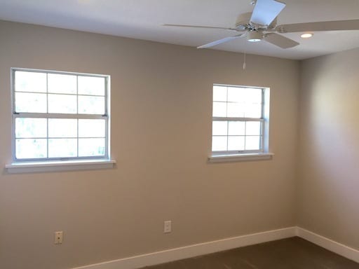 Building Photo - 2 Bedroom 1.5 Bath Townhouse - Downtown Ch...