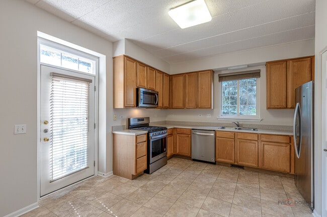 Building Photo - 598 Harvey Lake Dr