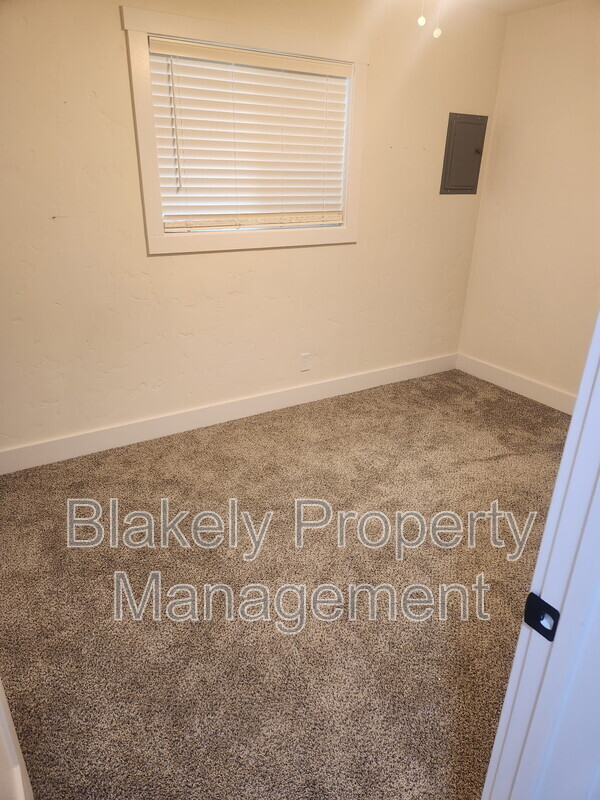 Building Photo - 1317 8th St S