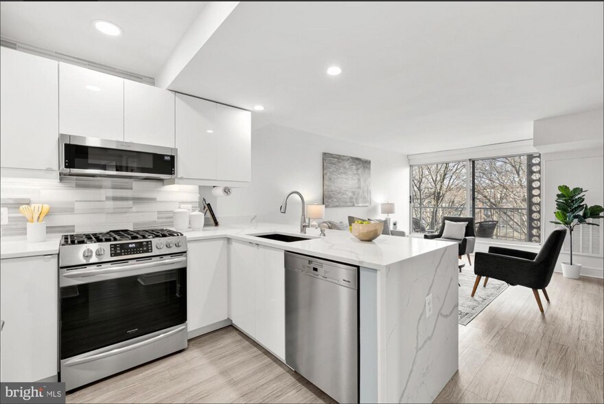 Kitchen - 800 4th St SW