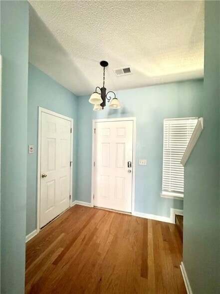 Building Photo - 3871 Pleasant Oaks Dr