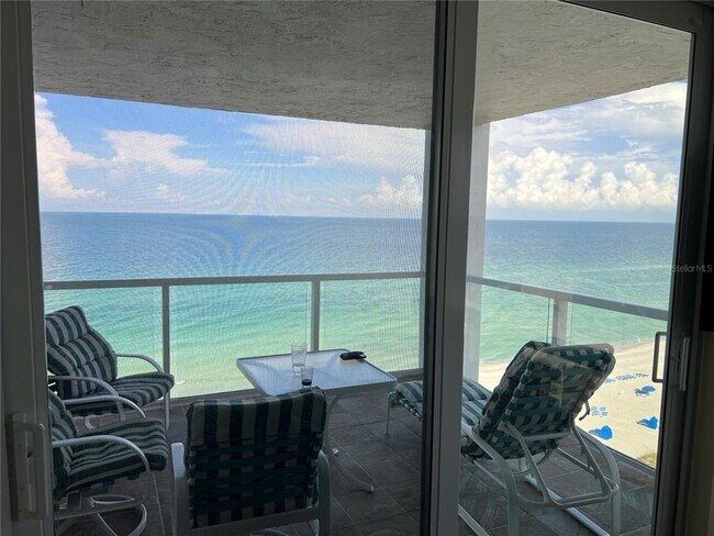 Building Photo - 2425 Gulf of Mexico Dr