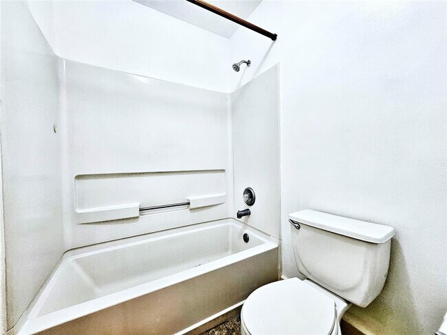 Building Photo - 6106 Spruce Bough Ct