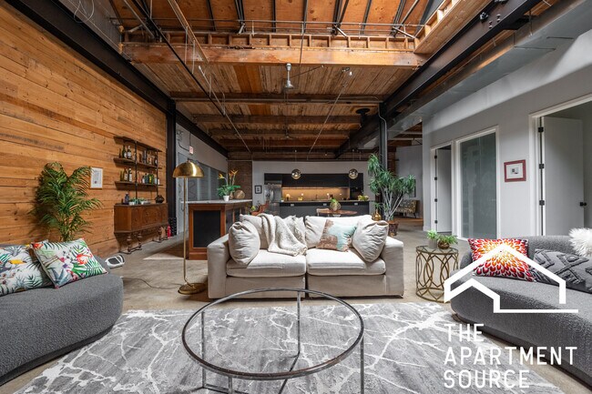 Building Photo - 3134 W Carroll Ave