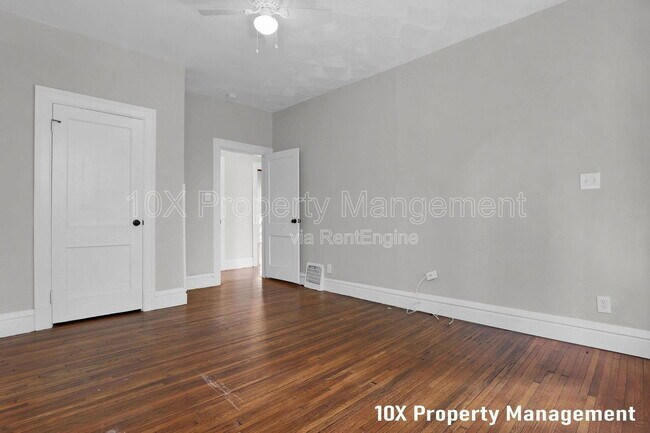 Building Photo - 382 Carpenter St