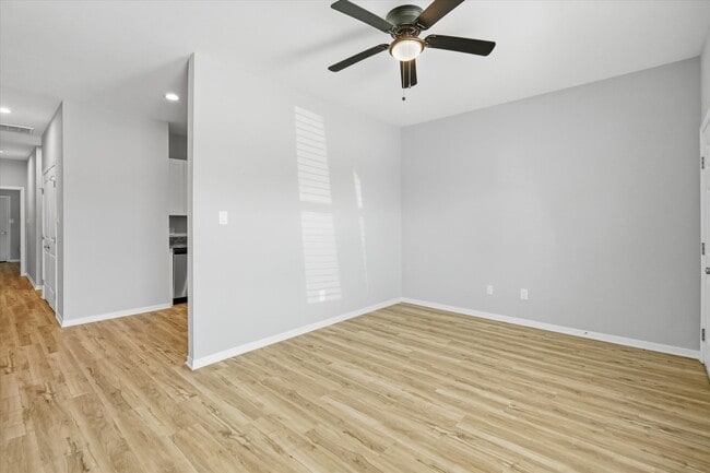 Building Photo - 205 N Bay
