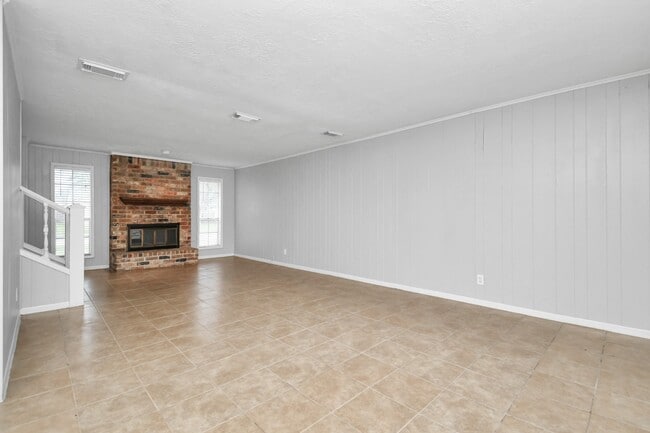 Building Photo - 24118 Spring Gum Dr