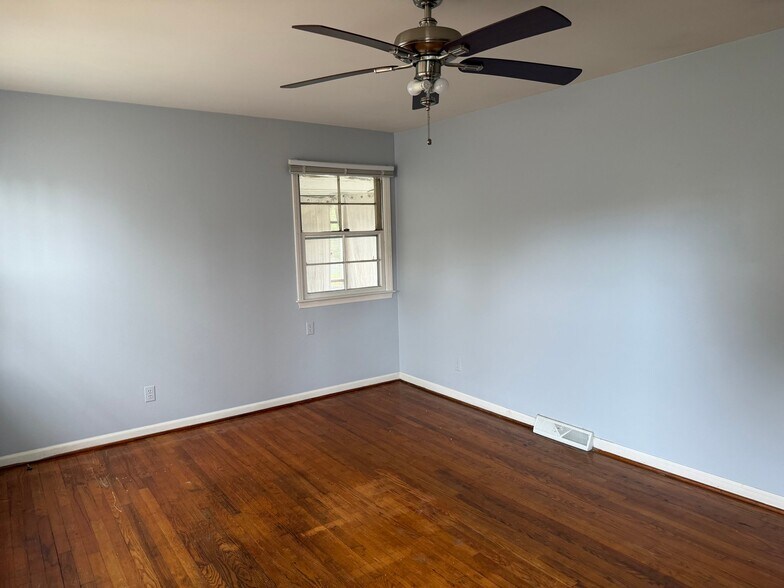 Building Photo - 4112 Ashmore Dr
