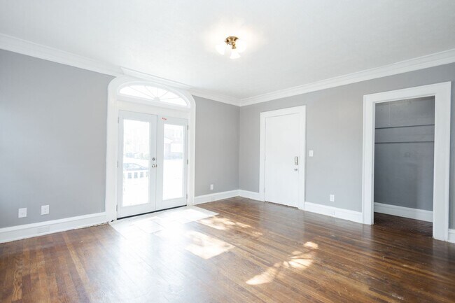 Building Photo - 217 S 11th St