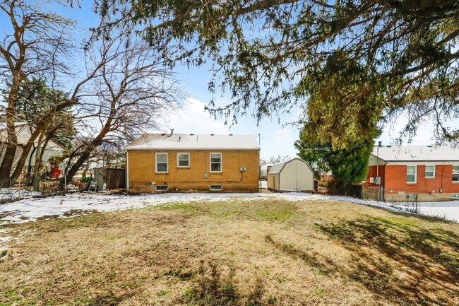 Building Photo - 1310 7th St
