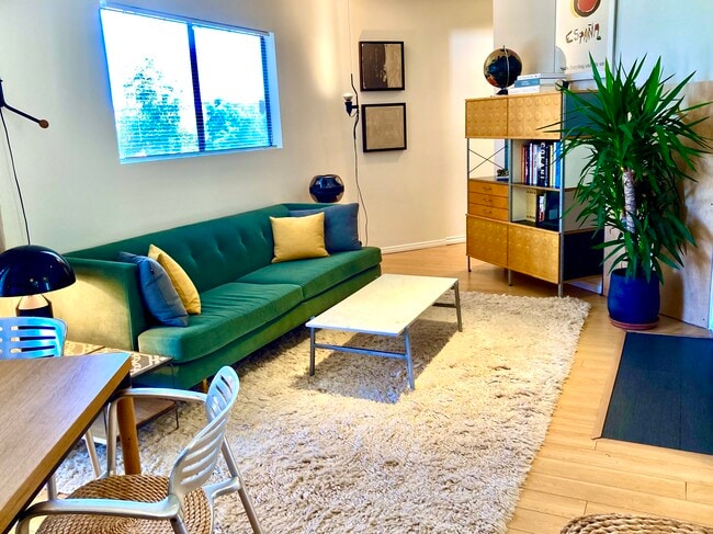 Building Photo - 2500 Abbot Kinney Blvd