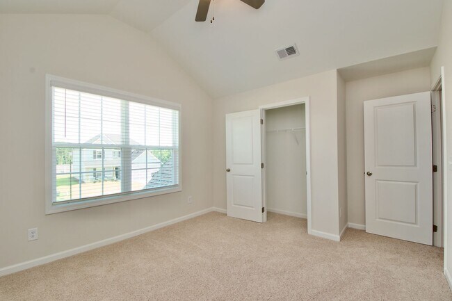 Building Photo - Brand New Hugston Home Near Lee Scott Acad...