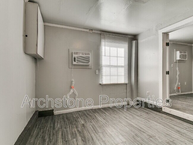 Building Photo - 1233 N Grand Blvd
