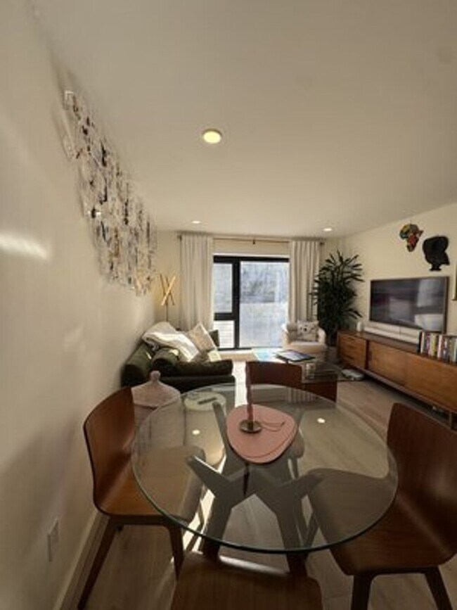 Building Photo - Amazing apartment in Mission Hill