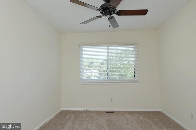 Building Photo - 72 5 Crown Royal Cir