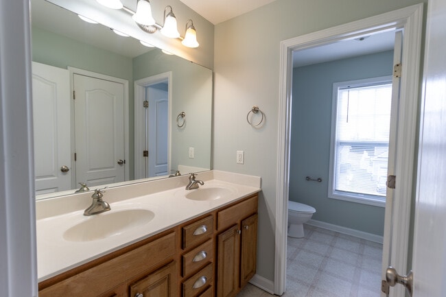 Building Photo - 2047 Sinclair Trce