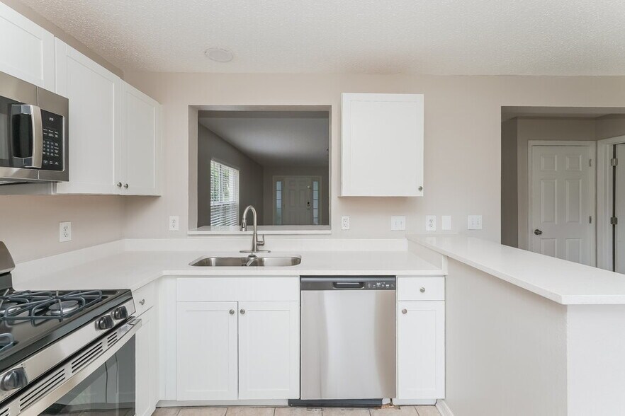 Building Photo - 6637 Summer Haven Dr