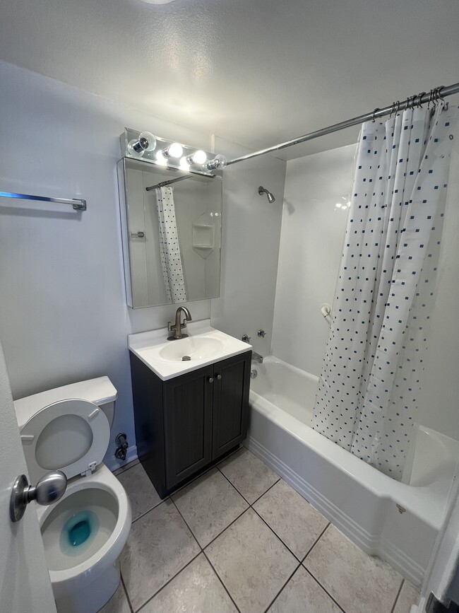 Building Photo - 6730 S South Shore Dr