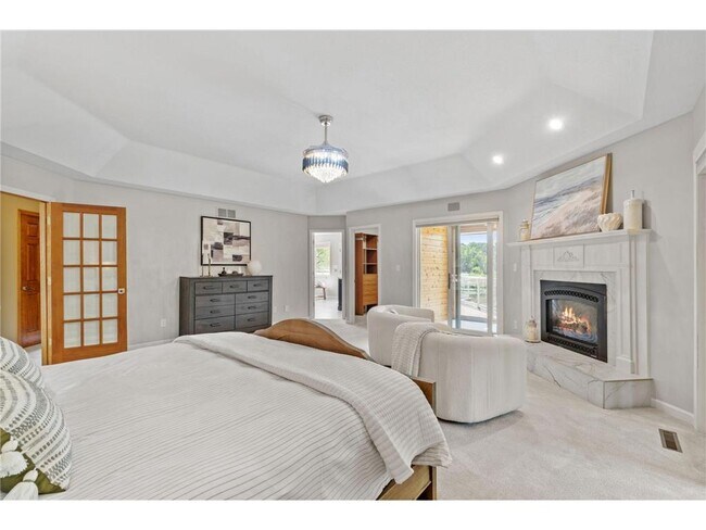 Building Photo - 6210 Deerwood Cir N
