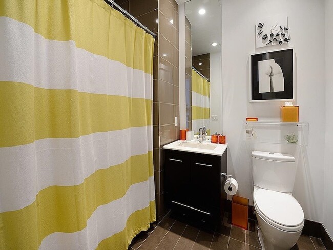 Building Photo - 511 Madison St